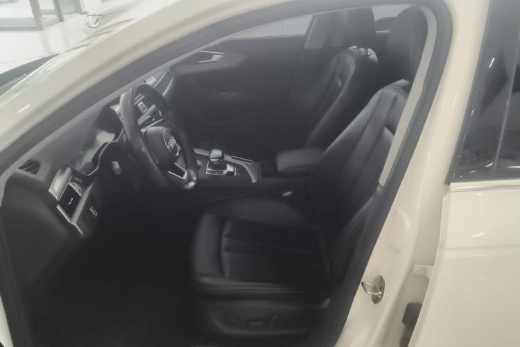 Used Audi A4L 2019 40 TFSI Ambition China VI
