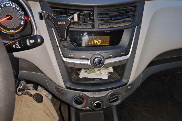 Used Chevrolet Sail 2015 Sail 3 1.5L Manual with Ideal Sunroof Edition
