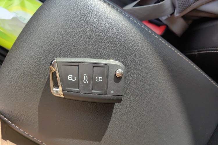 Used Volkswagen Tiguan L 2019 330TSI Automatic Two-Wheel Drive Smart Luxury Version China VI Standard
