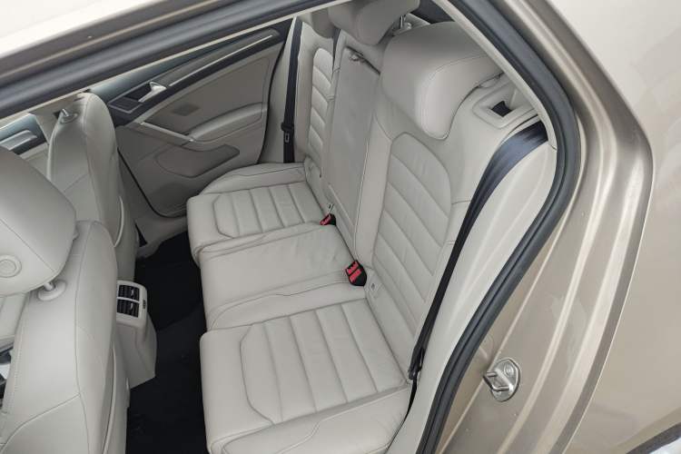 Used Volkswagen Golf 2014 1.4TSI Automatic Luxury Model
