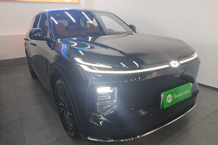 Used  Q07 2025 215 Flagship PLUS
