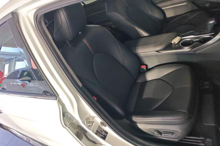 Used Toyota Camry 2021 2.0G Luxury Edition
