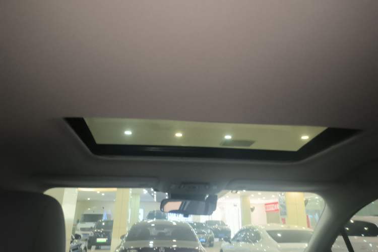 Used Toyota Granvia 2023 2.5L Hybrid Luxury Edition