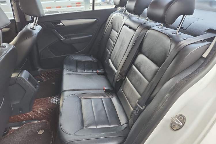 Used Volkswagen Lavida 2013 Restyled Classic 1.6L Manual Comfort Edition