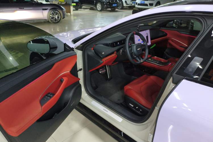 Used  SU7 2024 Rear-Drive Long-Range Intelligent Driving Version
