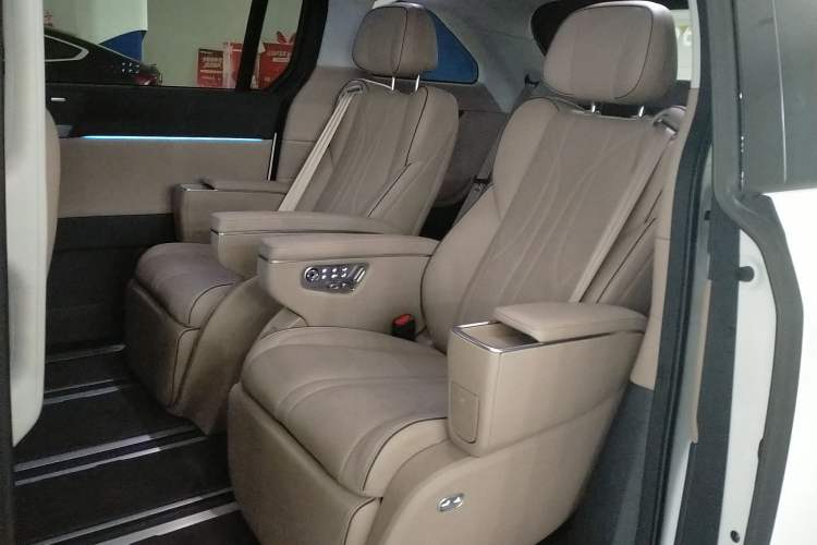 Used XPeng X9 2025 740 Ultra-Long Range Max
