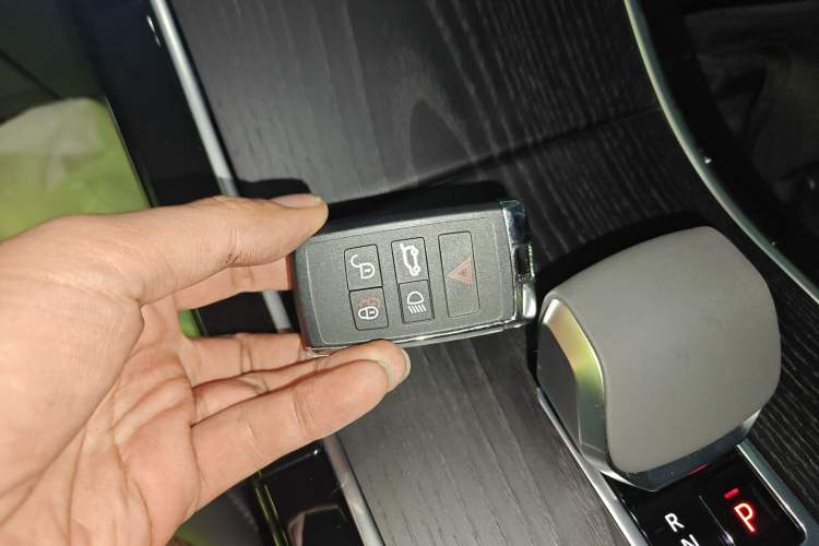 Used Land Rover Range Rover Evoque 2024 Aurora L 249 PS Prestige Light-Chasing Edition
