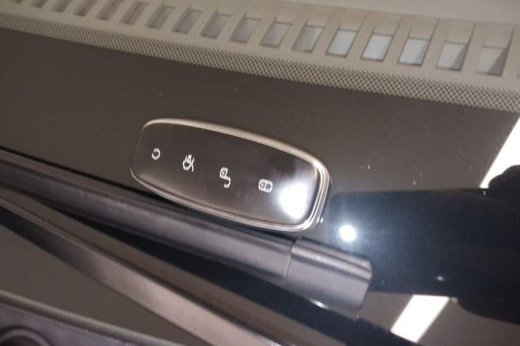 Used Denza D9 2022 DM-i 970 Four-Wheel Drive Flagship Model
