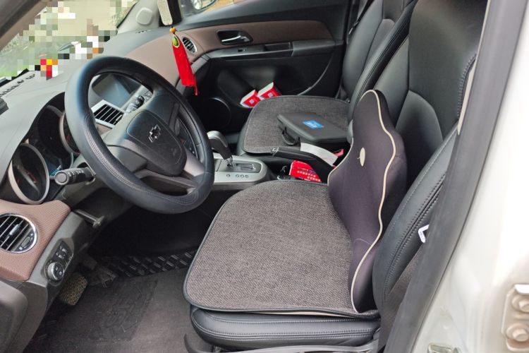 Used Chevrolet Cruze 2015 Hatchback 1.6L Automatic Comfort Edition
