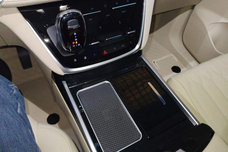 Used Buick GL8 2022 ES Landtrek 653T Luxury Edition
