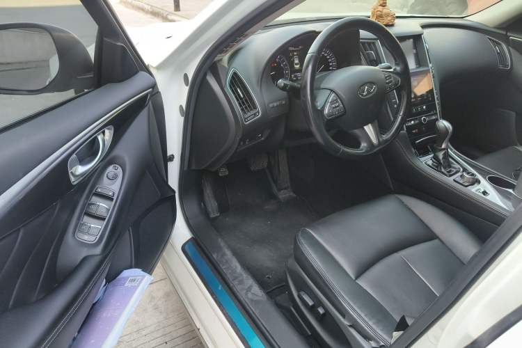 Used Infiniti Q50L 2015 2.0T Comfort Edition
