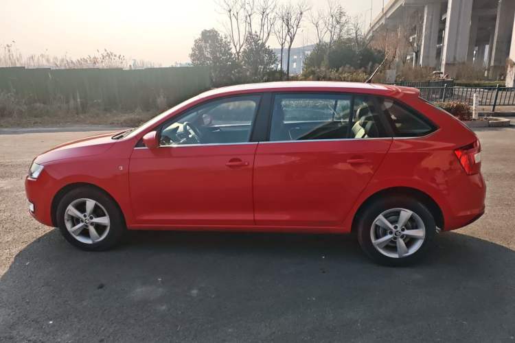 Used Skoda Rapid Spaceback 2016 Revised 1.6L Automatic Chuanxing Version