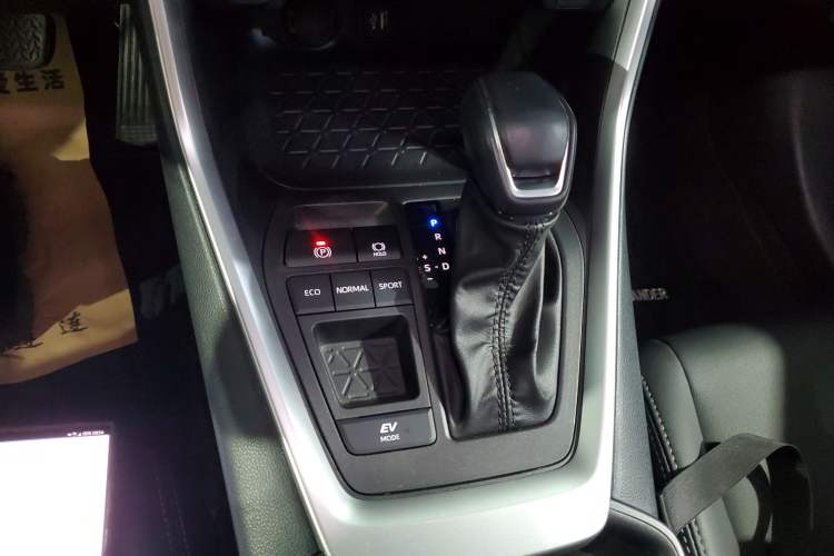 Used Toyota Wildlander 2023 Dual-Motor 2.5L E-CVT Two-Wheel Drive Luxury PLUS Edition