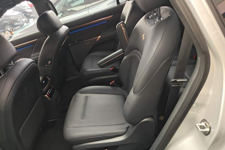 Used  eπ008 2024 210Max Range-Extended Version 6 Seats
