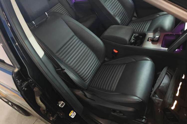 Used Land Rover Discovery Sport 2024 Performance Tech Edition
