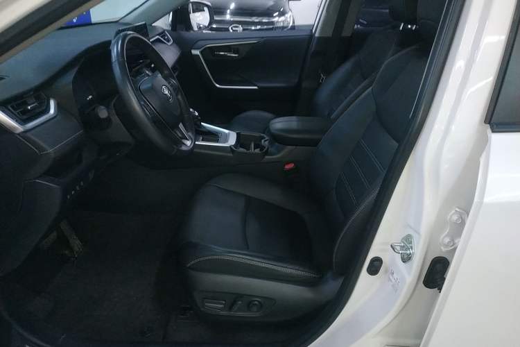 Used Toyota RAV4 2023 2.0L CVT Two-Wheel Drive 20th Anniversary Platinum Edition
