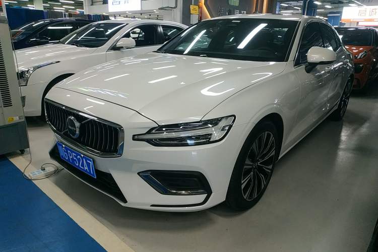 Used Volvo S60 2025 B4 Zhiyuan Luxury Edition
