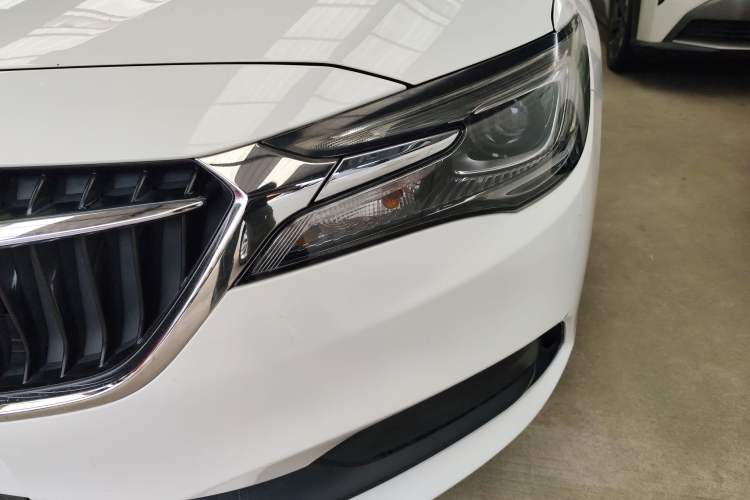 Used Buick GL6 2018 18T 6-Seater Elite Model
