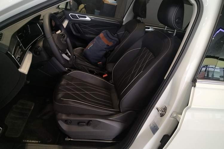 Used Volkswagen Tiguan L 2024 Outstanding Model 330TSI Automatic Two-Wheel Drive R-Line Dragon Glory Edition