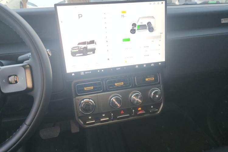 Used  V23 2025 401 Two-Wheel Drive Advanced Edition
