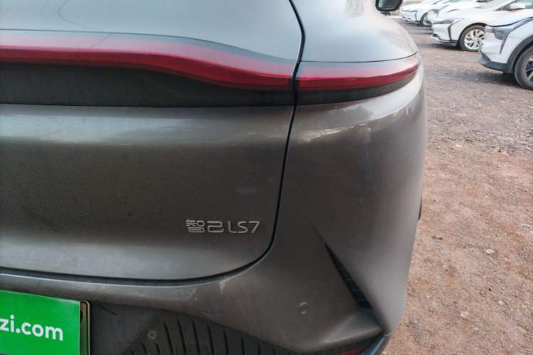 Used  LS7 2023 77 kWh Urban Fit Rear-Wheel Drive