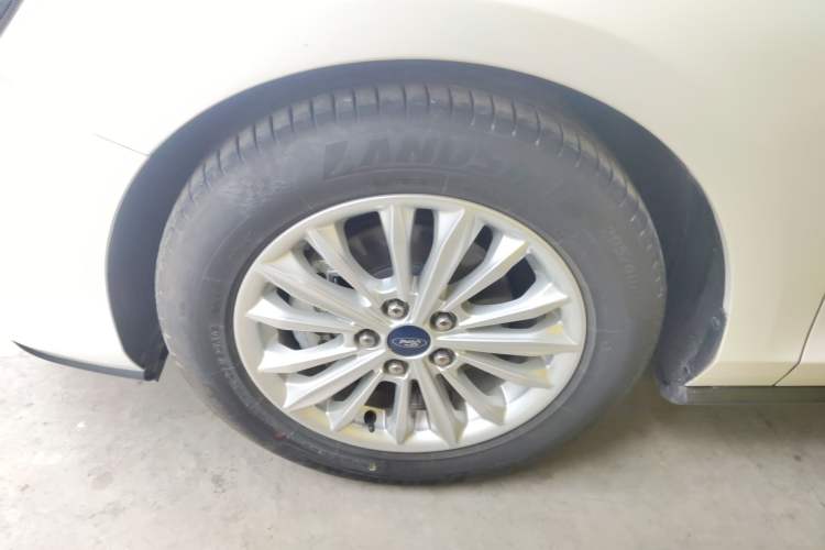 Used Ford Focus 2021 Sedan 1.5L Automatic Sharp Edition
