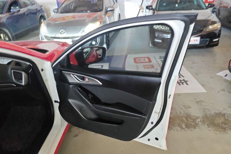 Used Mazda Mazda 3 Axela 2017 Hatchback 2.0L Automatic Luxury Model Emission Standard China V
