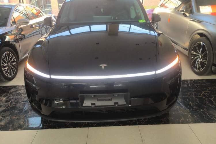 Used Tesla Model Y 2025 Rear-Wheel-Drive Version