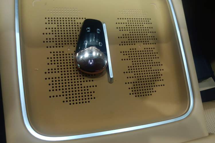 Used VOYAH Dream 2025 PHEV Four-Wheel-Drive Flagship Kunpeng Edition
