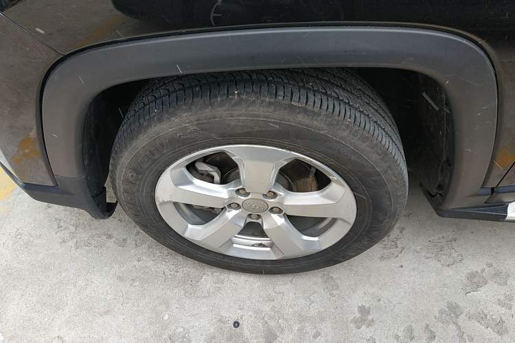 Used  Compass 2019 200T Automatic Family Edition - Connected Large Screen Version