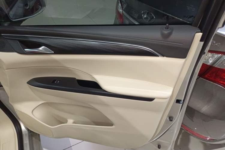 Used Buick GL8 2023 ES Lu Zun Deluxe Model