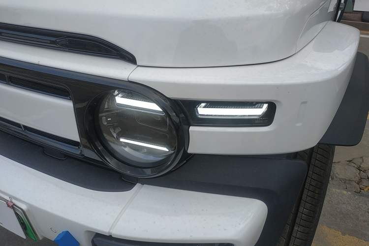 Used  V23 2025 401 Two-Wheel Drive Advanced Edition
