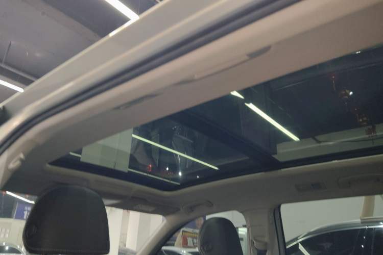 Used Volkswagen Tiguan L 2019 330TSI Automatic Two-Wheel Drive Panoramic Comfort Edition China VI Standard
