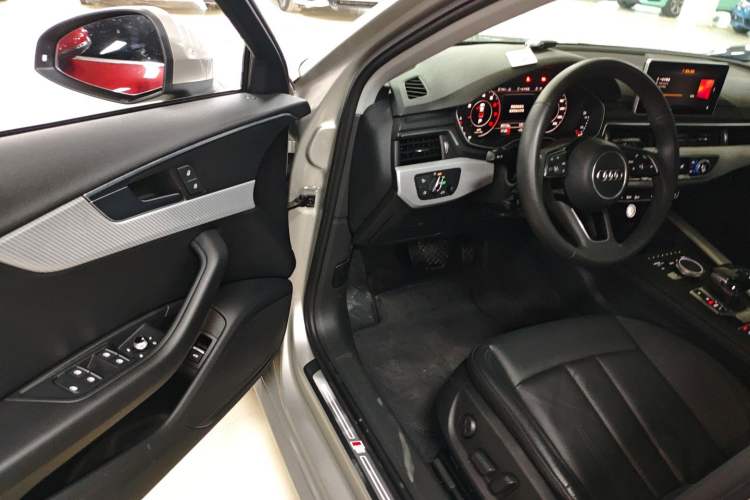 Used Audi A4L 2018 30th Anniversary Edition 40 TFSI Fashion Model
