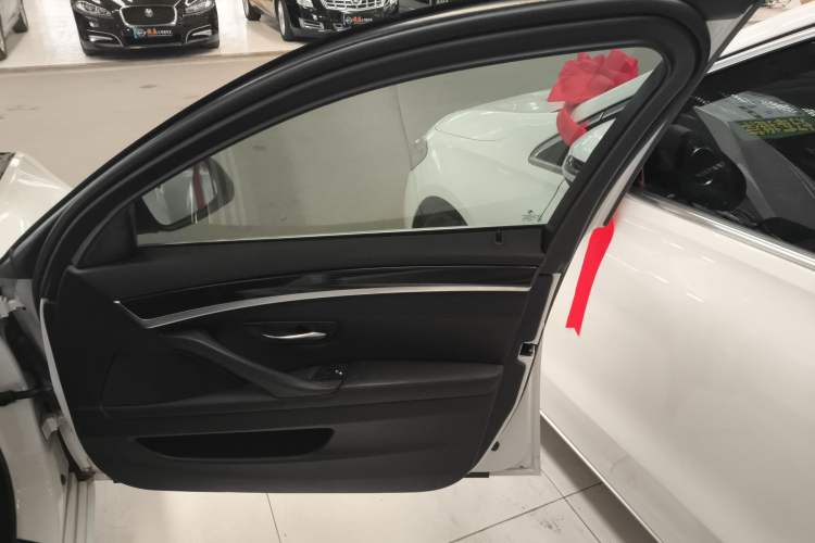 Used BMW 5 Series 2014 520Li Elegant Model
