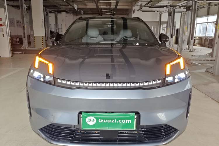 Used Lynk & Co 08 EM-P 2025 220 km All-Wheel-Drive Performance Halo
