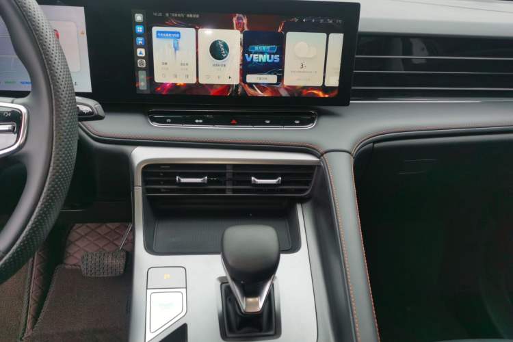 Used Roewe D5X DMH 2024 135 Luxury Edition
