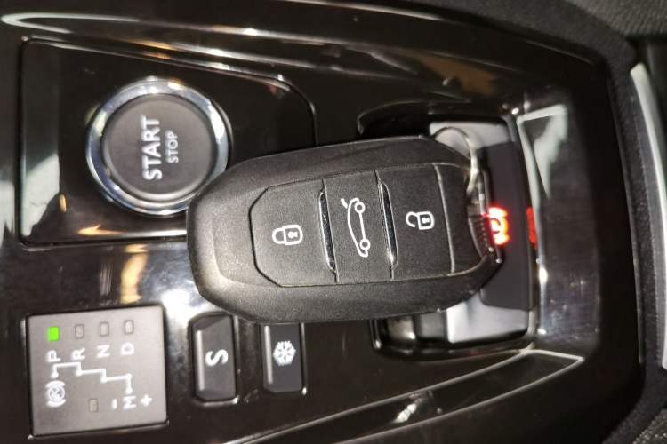 Used Peugeot 408 2022 1.6T Light-Chasing Edition
