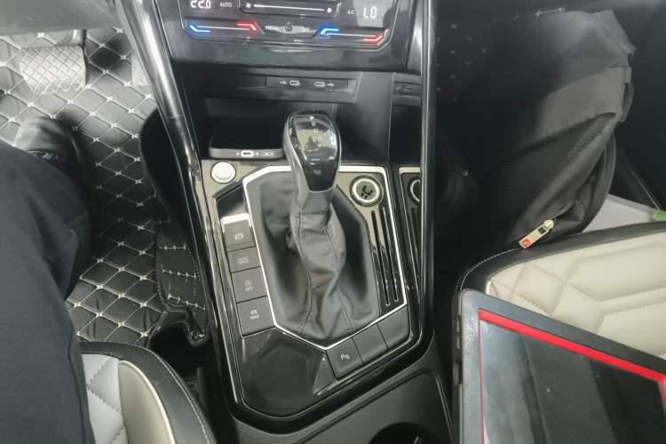 Used Volkswagen Tayron 2023 300TSI Two-Wheel-Drive Luxury Plus Advanced Edition