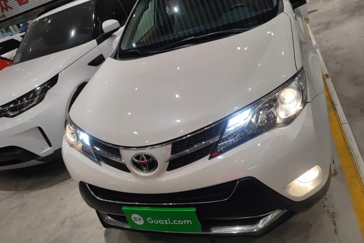 Used Toyota RAV4 2015 2.0L CVT Two-Wheel Drive Fashion Edition