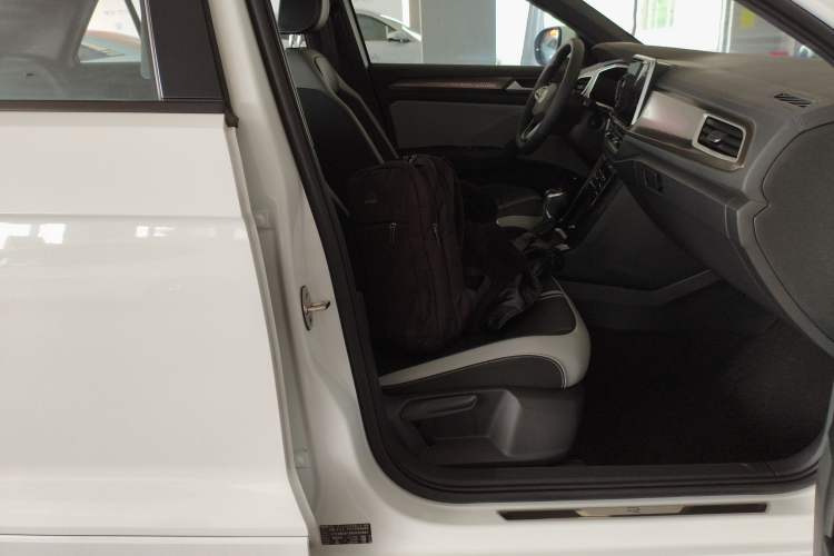 Used Volkswagen T-ROC 2025 300TSI DSG Two-Wheel Drive Chen Guang Edition
