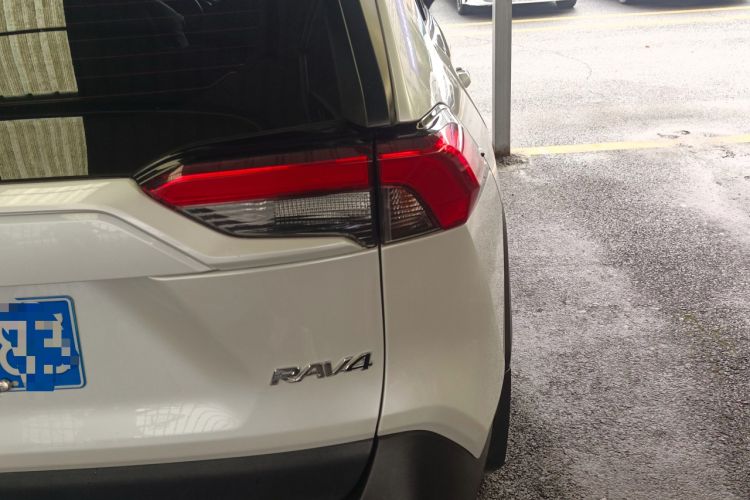 Used Toyota RAV4 2022 2.0L CVT Two-Wheel Drive Fashion Plus Edition
