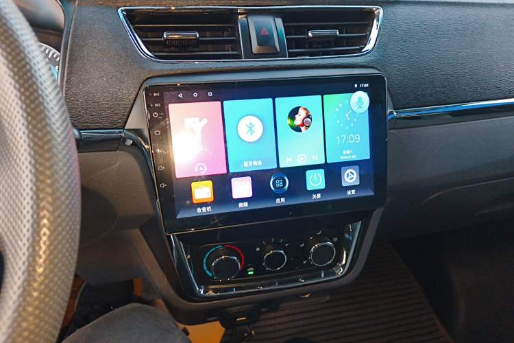 Used Jinbei Hiace X30 2023 1.5L Wealthy-Style Passenger Van 5/6/7-Seater Non-Air-Conditioned Version SWC15M
