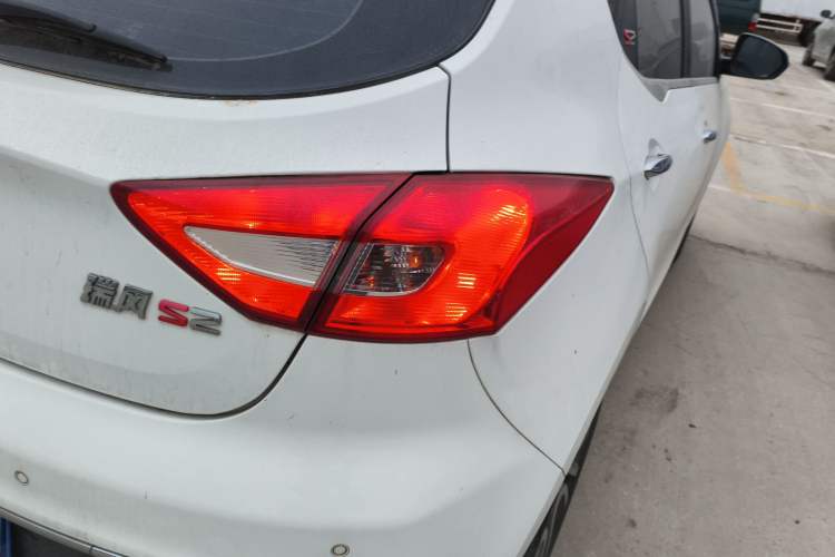 Used  Refine S2 2015 1.5L Manual Luxury Smart Model
