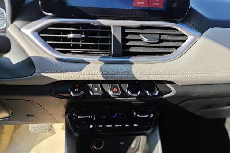 Used Baojun 510 2017 1.5L Automatic Fashion Model