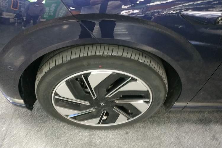 Used  eπ008 2024 636Max All-Electric Version 6 Seats