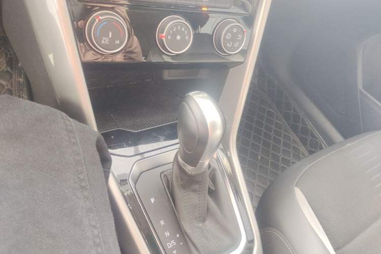 Used Volkswagen T-ROC 2019 230TSI DSG Two-Wheel-Drive Advanced Version China VI Standard