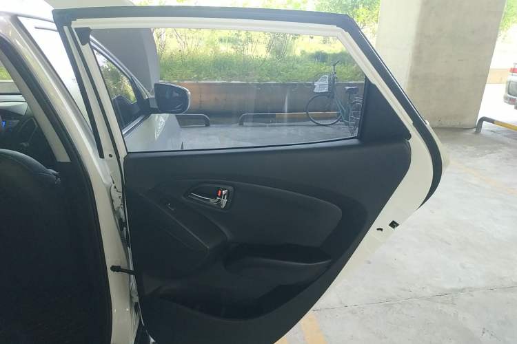 Used Hyundai ix35 2015 2.0L Automatic 2WD Smart Type China IV
