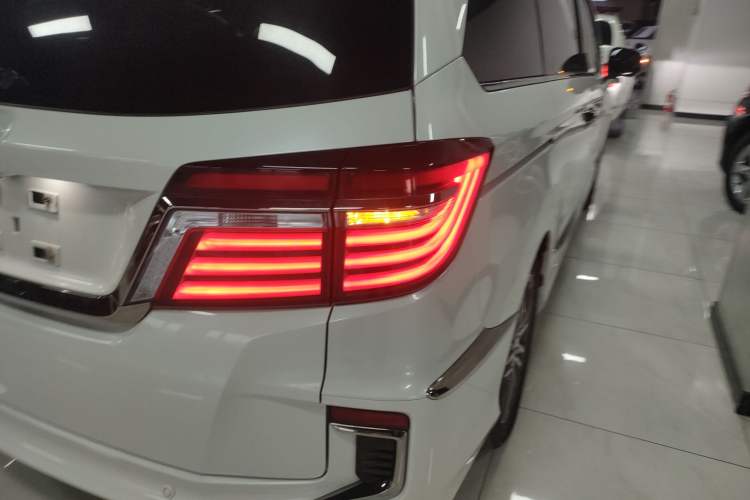 Used Honda Elysion 2019 2.0L Hybrid Luxury Edition
