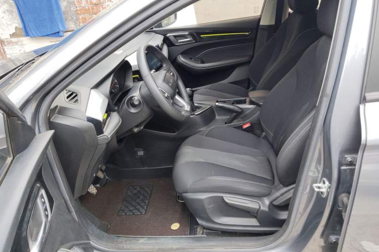 Used Roewe i5 2021 1.5L Manual Platinum Edition
